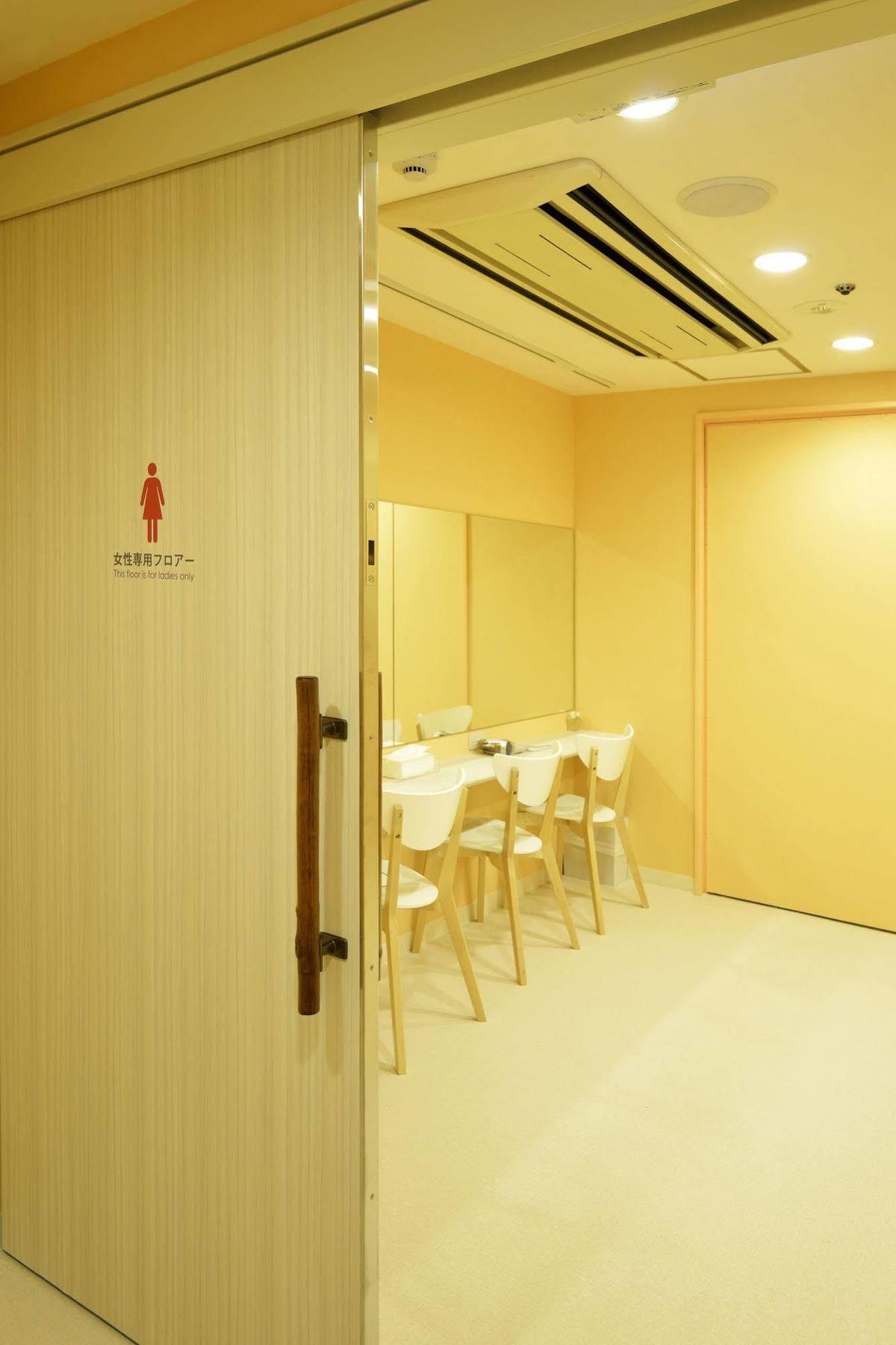 Отель B&S Eco Cube Shinsaibashi Осака Экстерьер фото